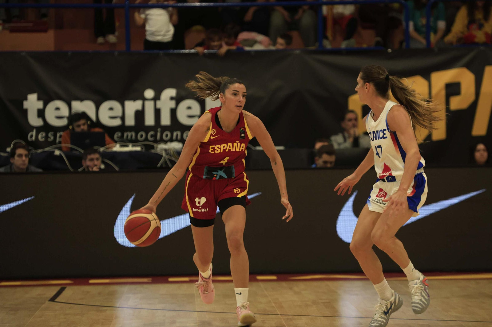 Fotos del partido y ambiente en el España-Francia del Torneo Internacional de Baloncesto Femenino en La Línea