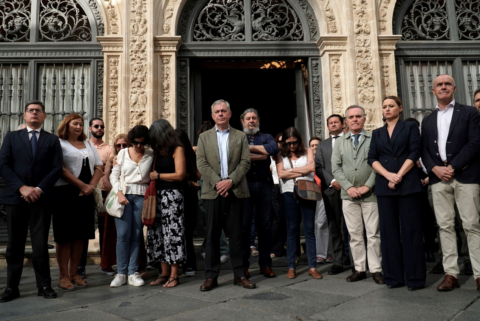 Minuto de silencio en Sevilla por la muerte de soldado sevillana Maya Villalobo