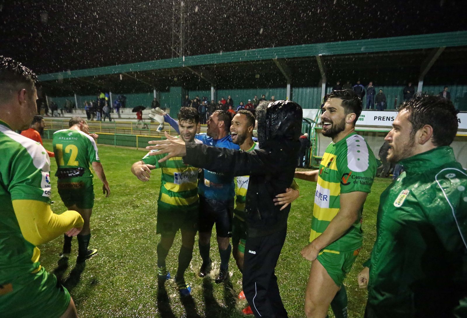 Los barreños festejan en casa.