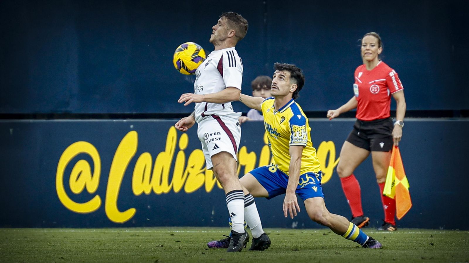 Búscate entre las fotos del partido de fútbol Cádiz CF - Albacete Balompié