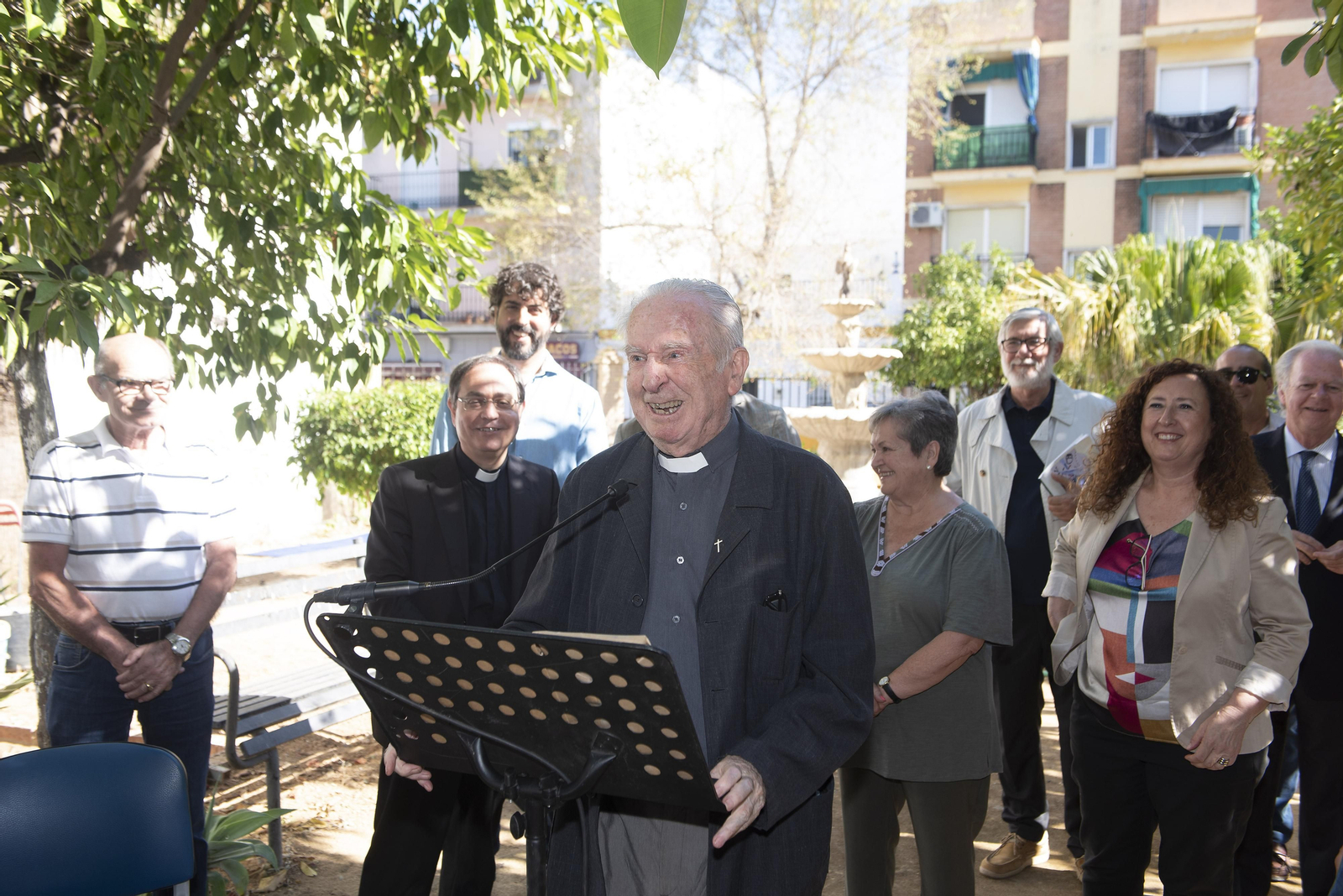 Las imágenes de la inauguración de los jardines del párroco D. Pedro Ybarra
