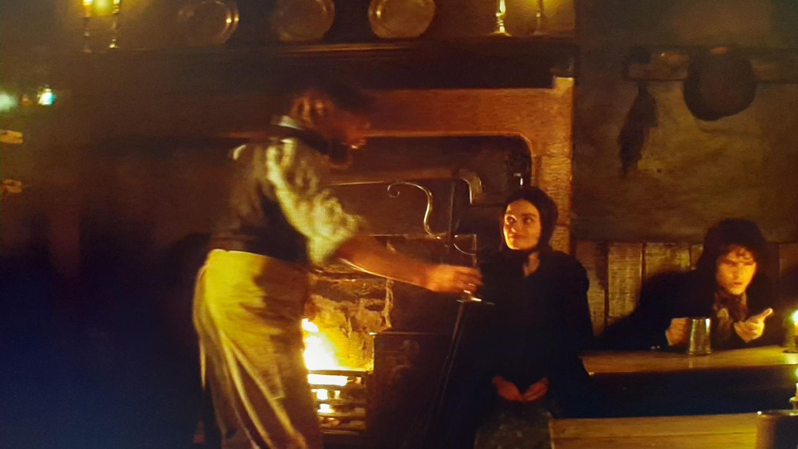 Escena de la película ‘Emily’ (2022), donde se bebe ‘sherry’.