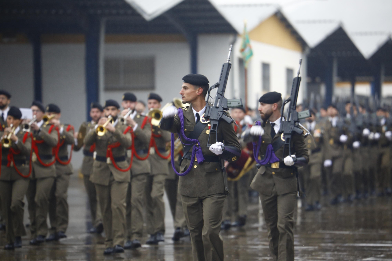 El desfile militar de la Brigada de Córdoba por la festividad de la Inmaculada, en imágenes El desfile militar de la Brigada de Córdoba por la festividad de la Inmaculada, en imágenes
