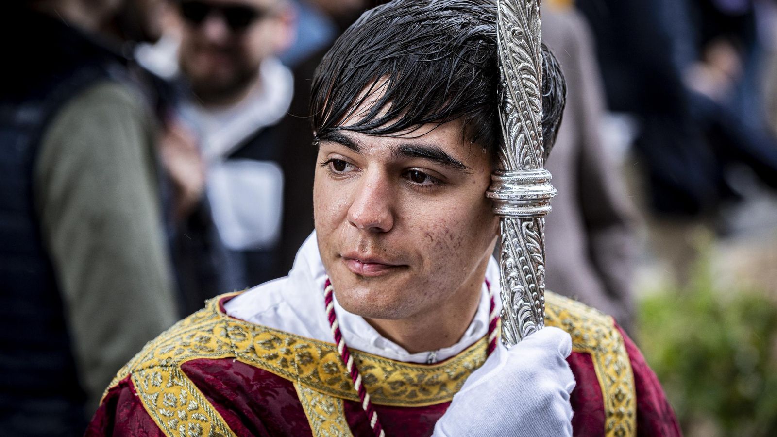 En imágenes,  El Prendimiento de San Fernando tuvo que volverse a su templo entre lágrimas y lluvia