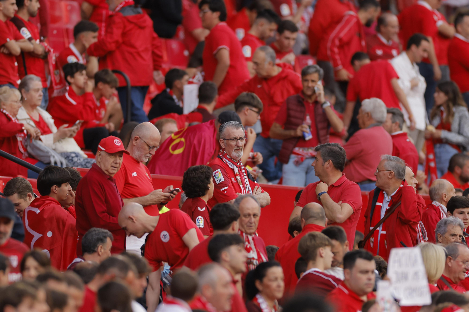 Búscate en las fotos del Sevilla-Juventus