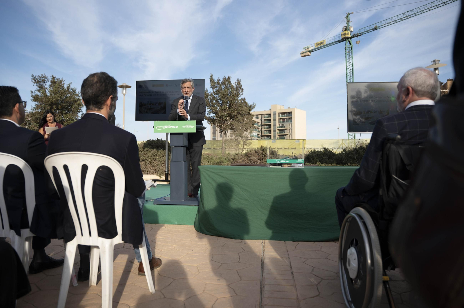Las imágenes de la primera piedra del centro de día ocupacional Juan Goytisolo de Verdiblanca en Almería