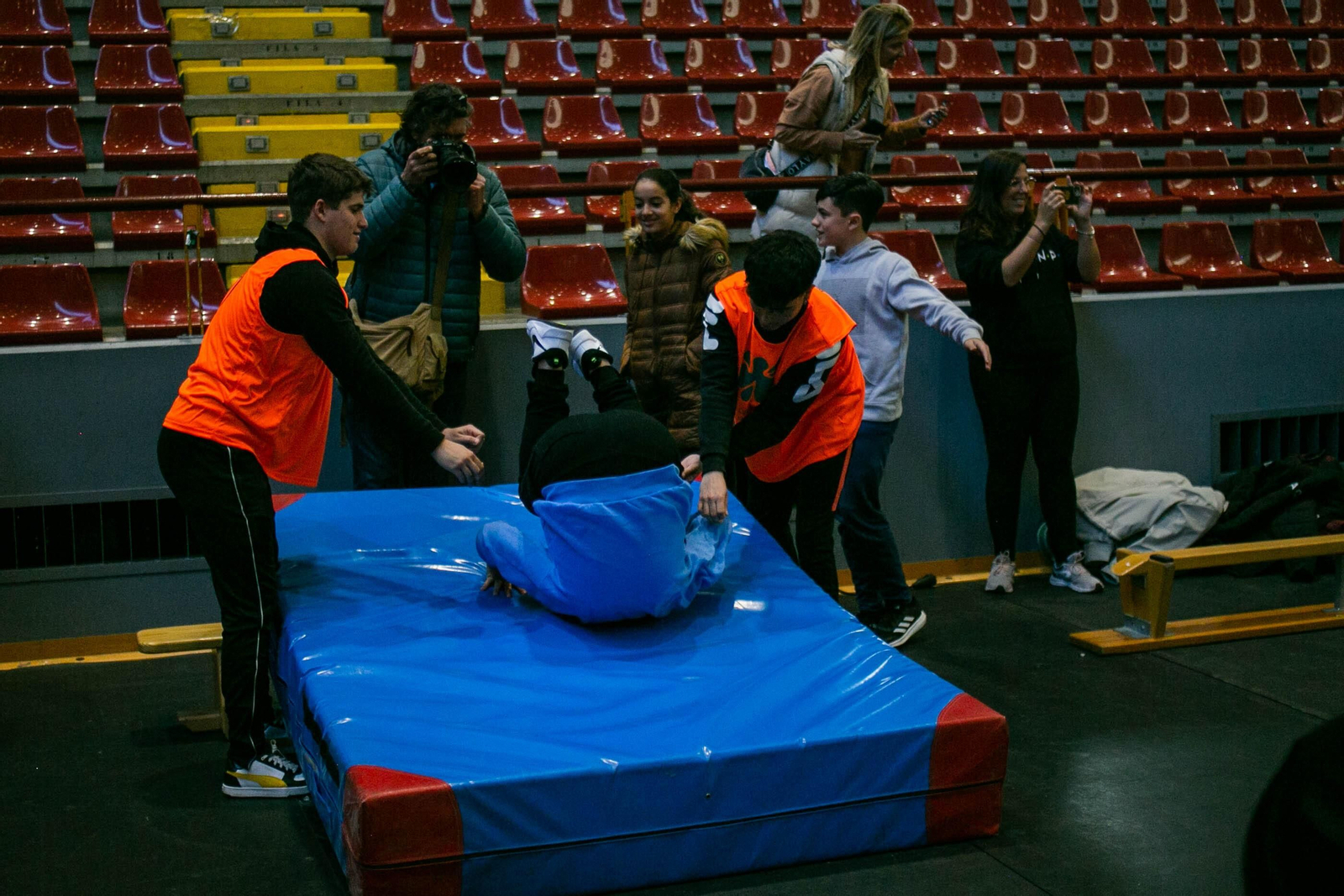 La 'Gimnastrada' del instituto López Neyra de Córdoba, en imágenes