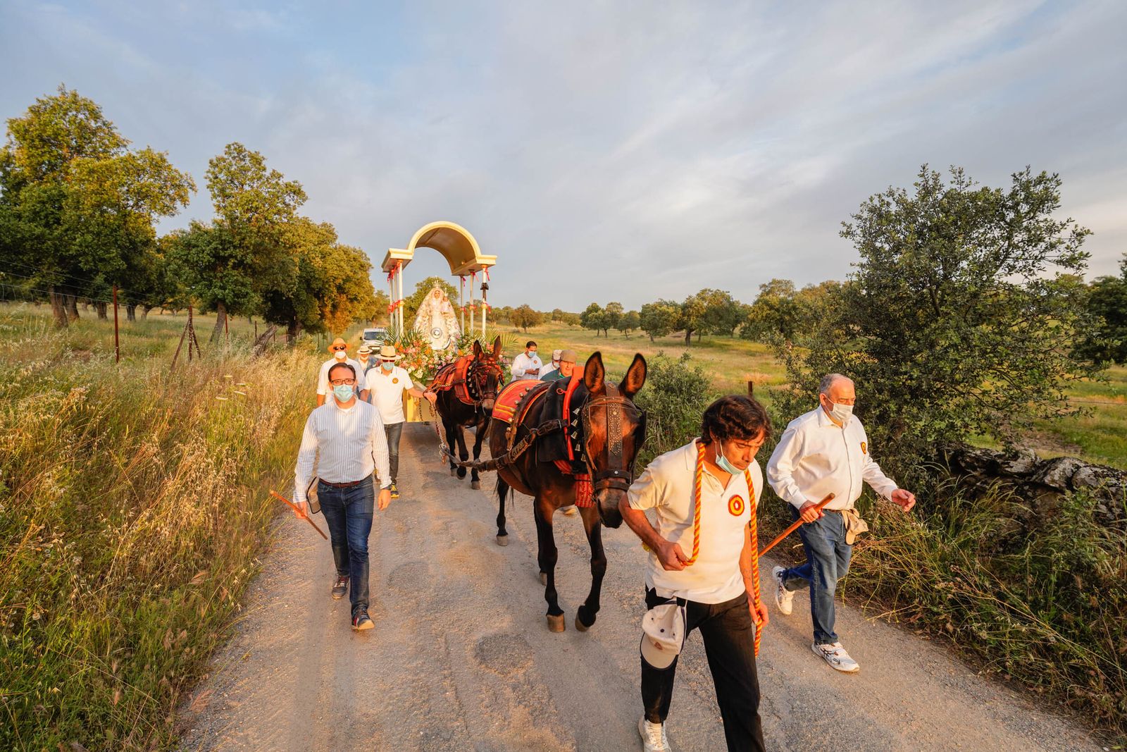 La llevada de la Virgen de Luna al santuario de La Jara, en fotografías
