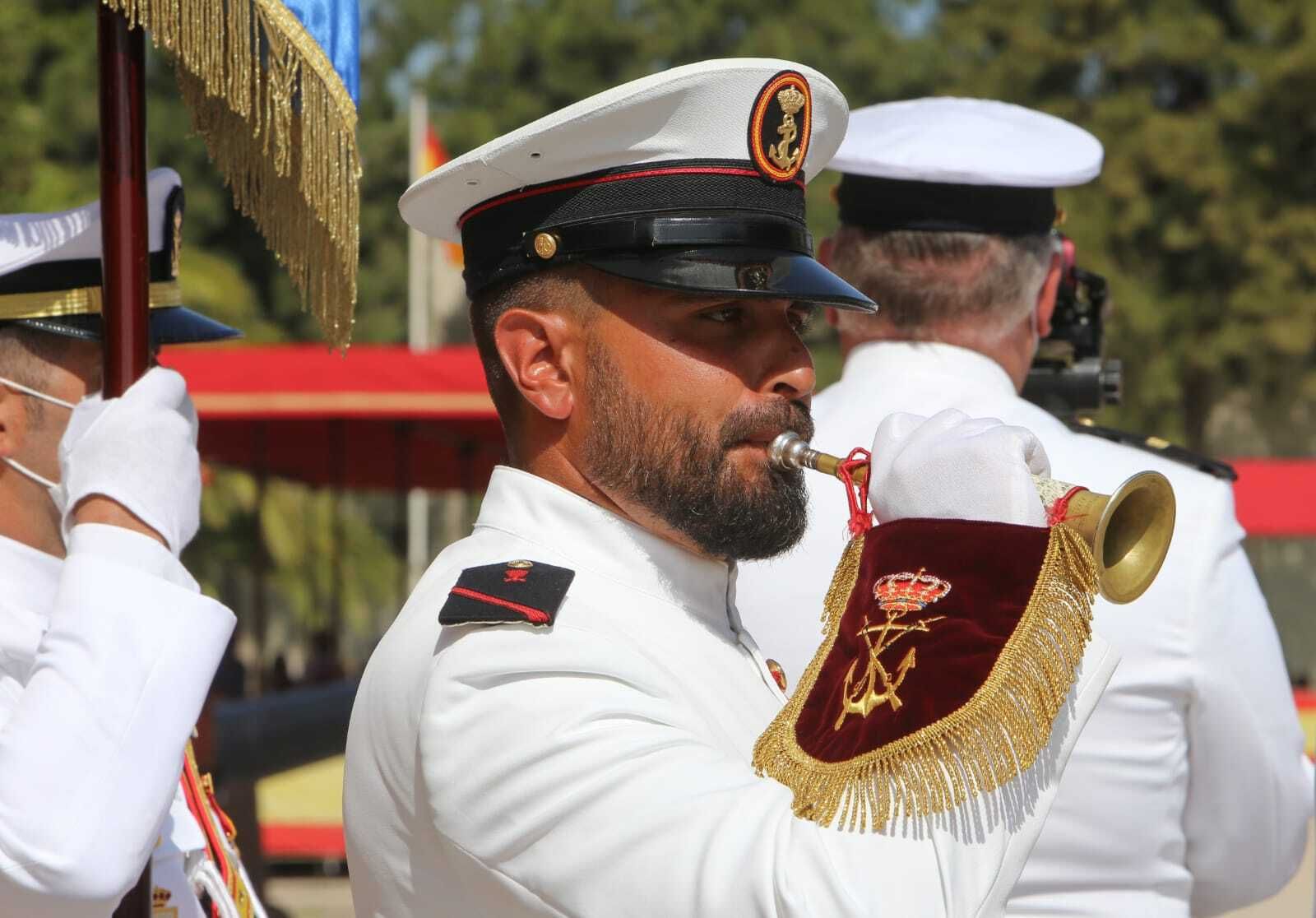 Entrega de despachos en la Escuela de Suboficiales de la Armada