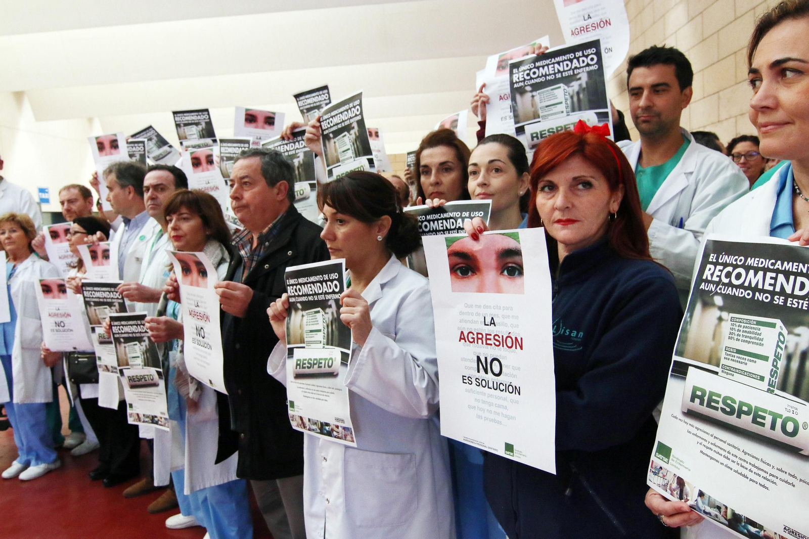 Concentración por una agresión en el hospital Reina Sofía.