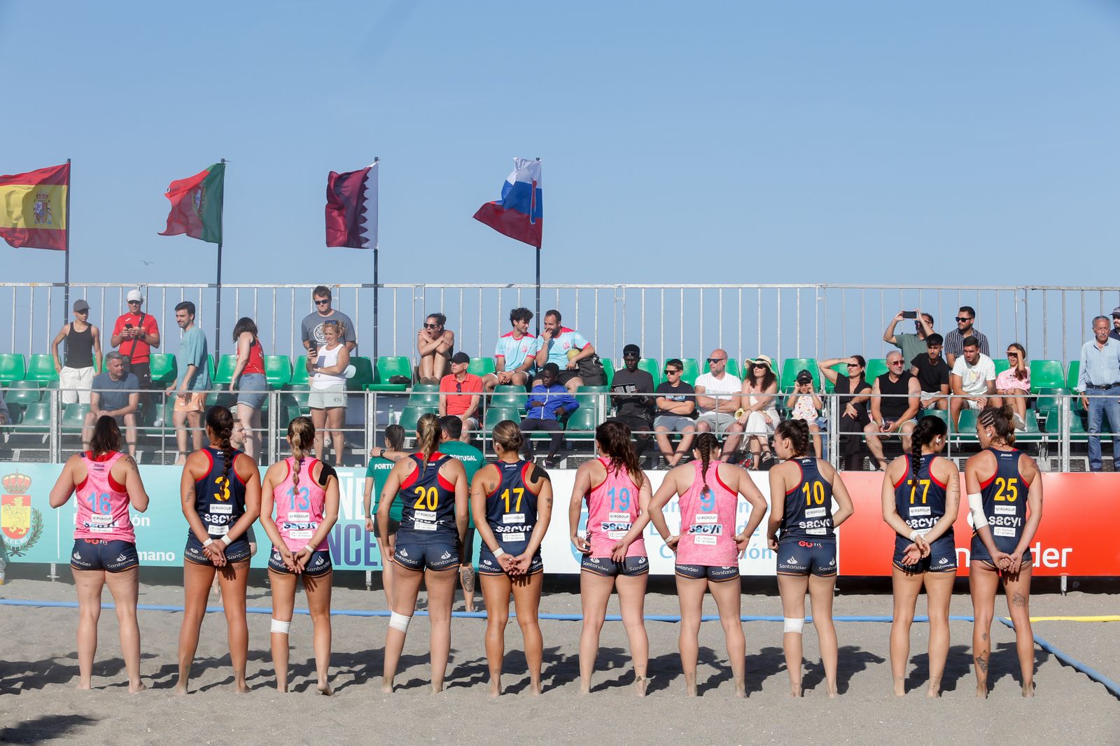 Las fotos del Torneo Internacional  de España de balonmano playa de La Línea