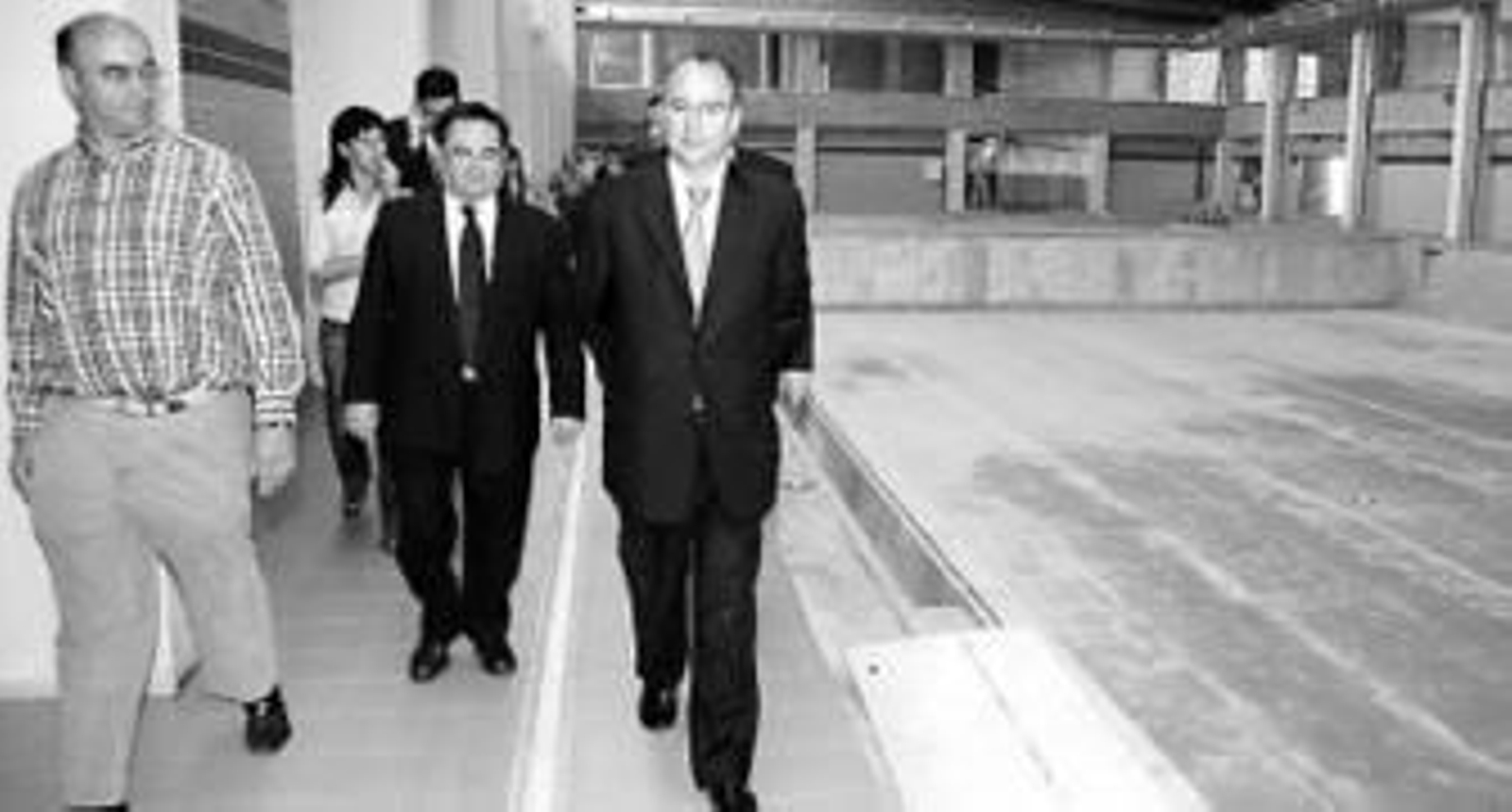 El alcalde de Almería y el concejal de Mantenimiento durante la visita.