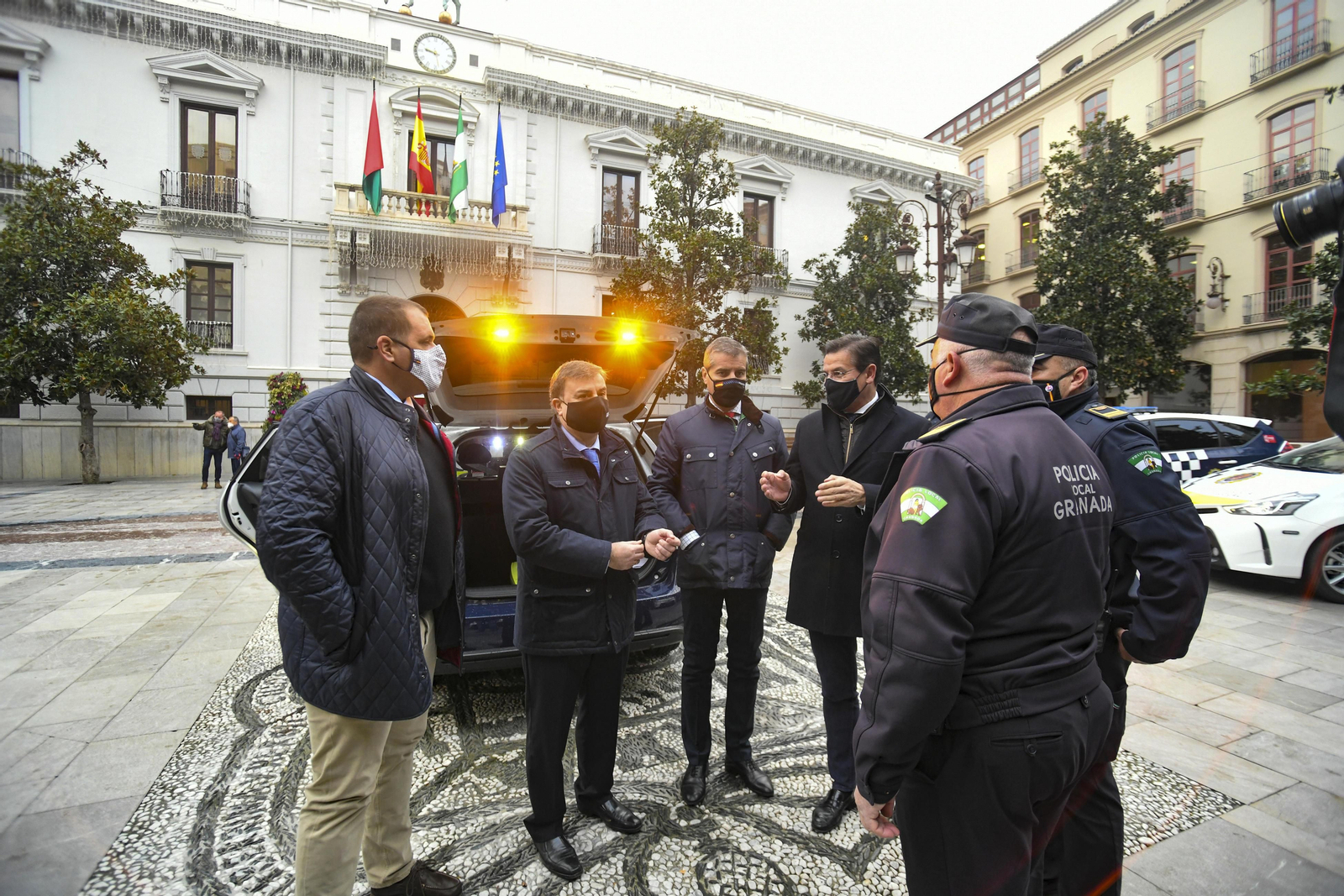 Fotos: los nuevos coches de la Policía Local de Granada, con desfibrilador