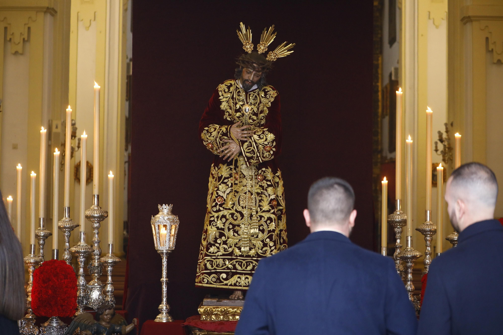 Las mejores imágenes de los besapiés del segundo domingo de Cuaresma en Córdoba