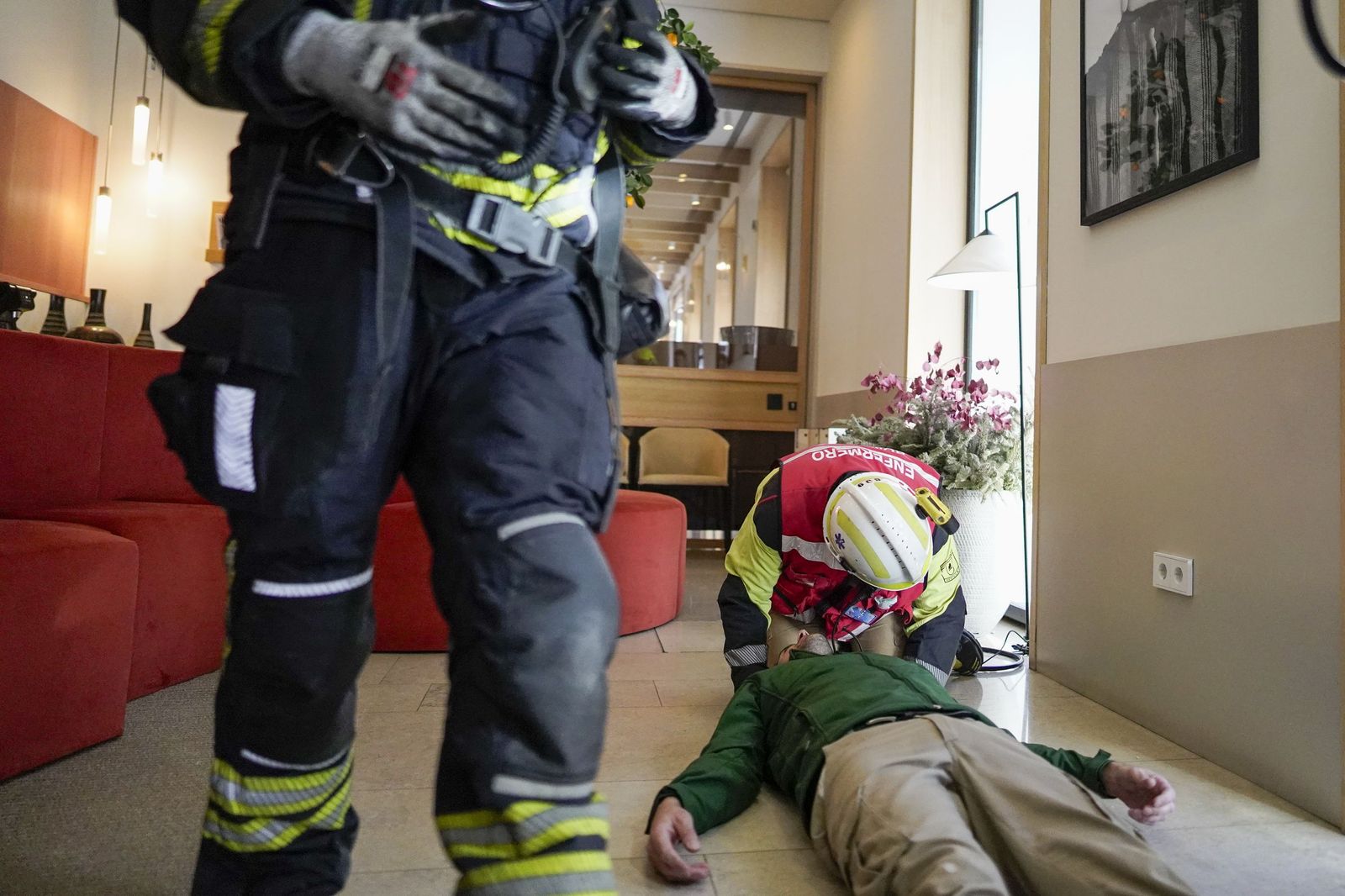 El simulacro de incendio organizado por el Servicio de Extinción de Incendios de los Bomberos, en imágenes