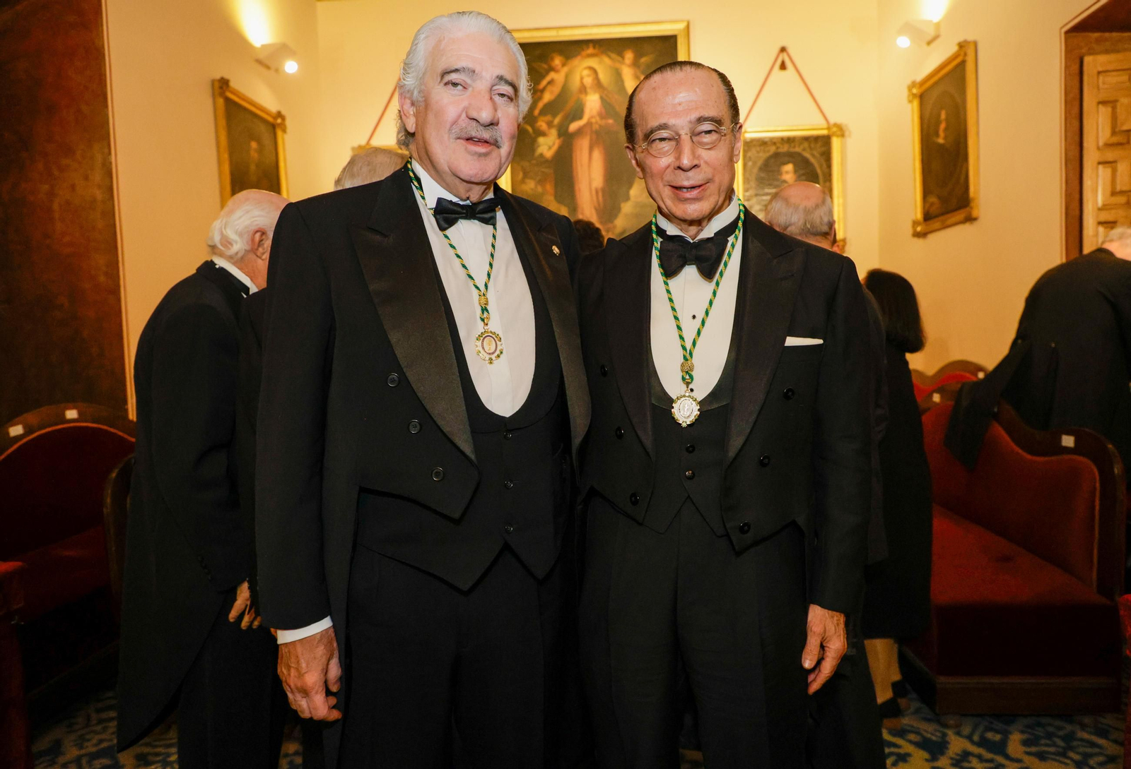 Las imágenes del ingreso en la Academia de Ciencias Sociales y del Medio Ambiente, Antonio Vázquez, apadrinado por José Damián Bogas