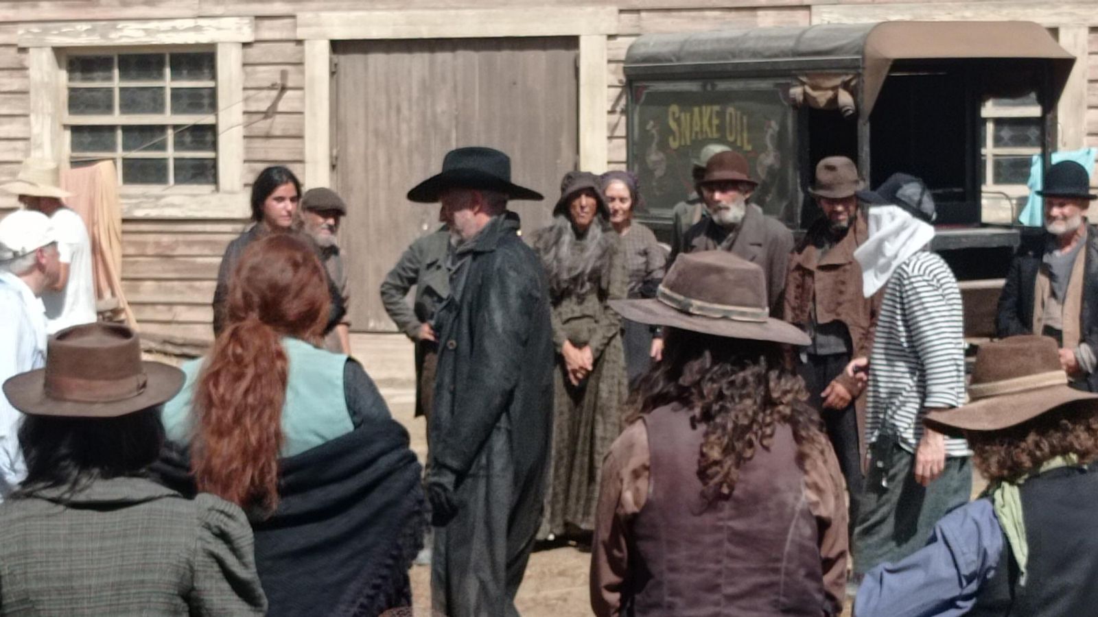 La grabación reunió a unos cien figurantes en el poblado.