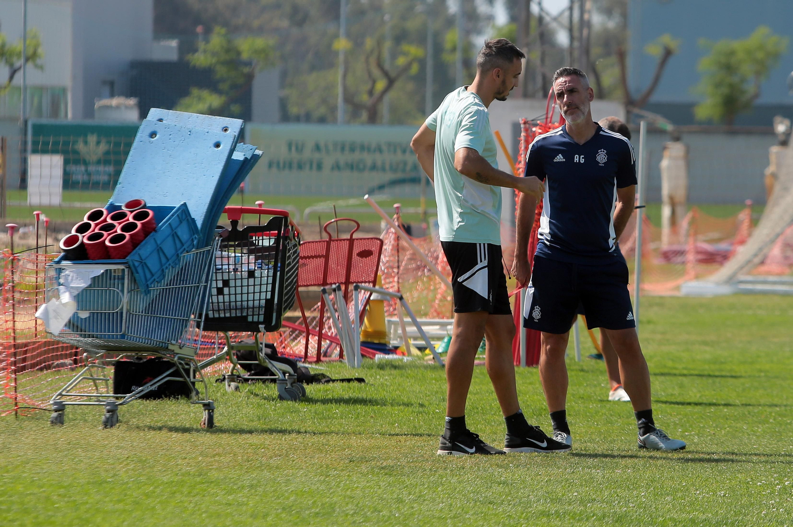 Imágenes del entrenamiento del Recre en la Ciudad Deportiva