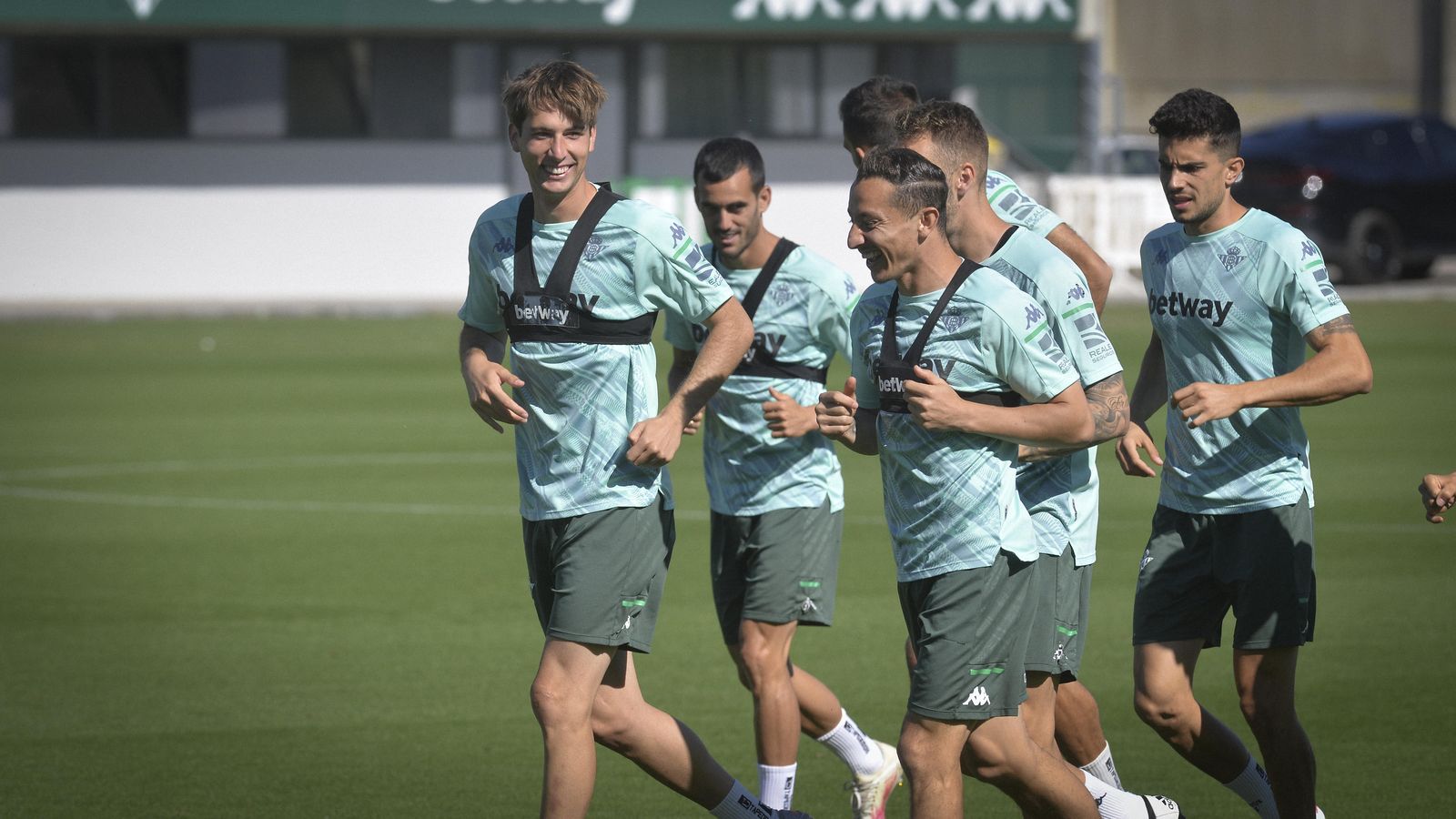 La plantilla bética, en un calentamiento.