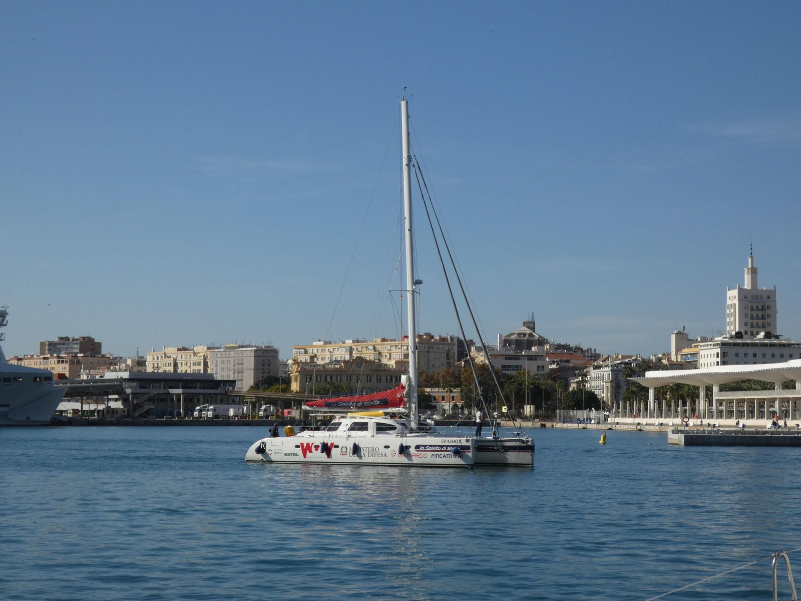Catamarán ‘ Lo Spirito di Stella’ en su escala malagueña de 2023.