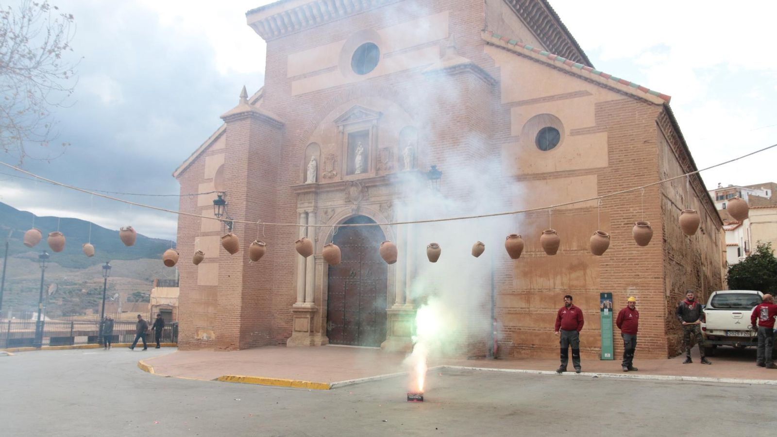 La pirotecnia juega un papel fundamental en esta festividad.