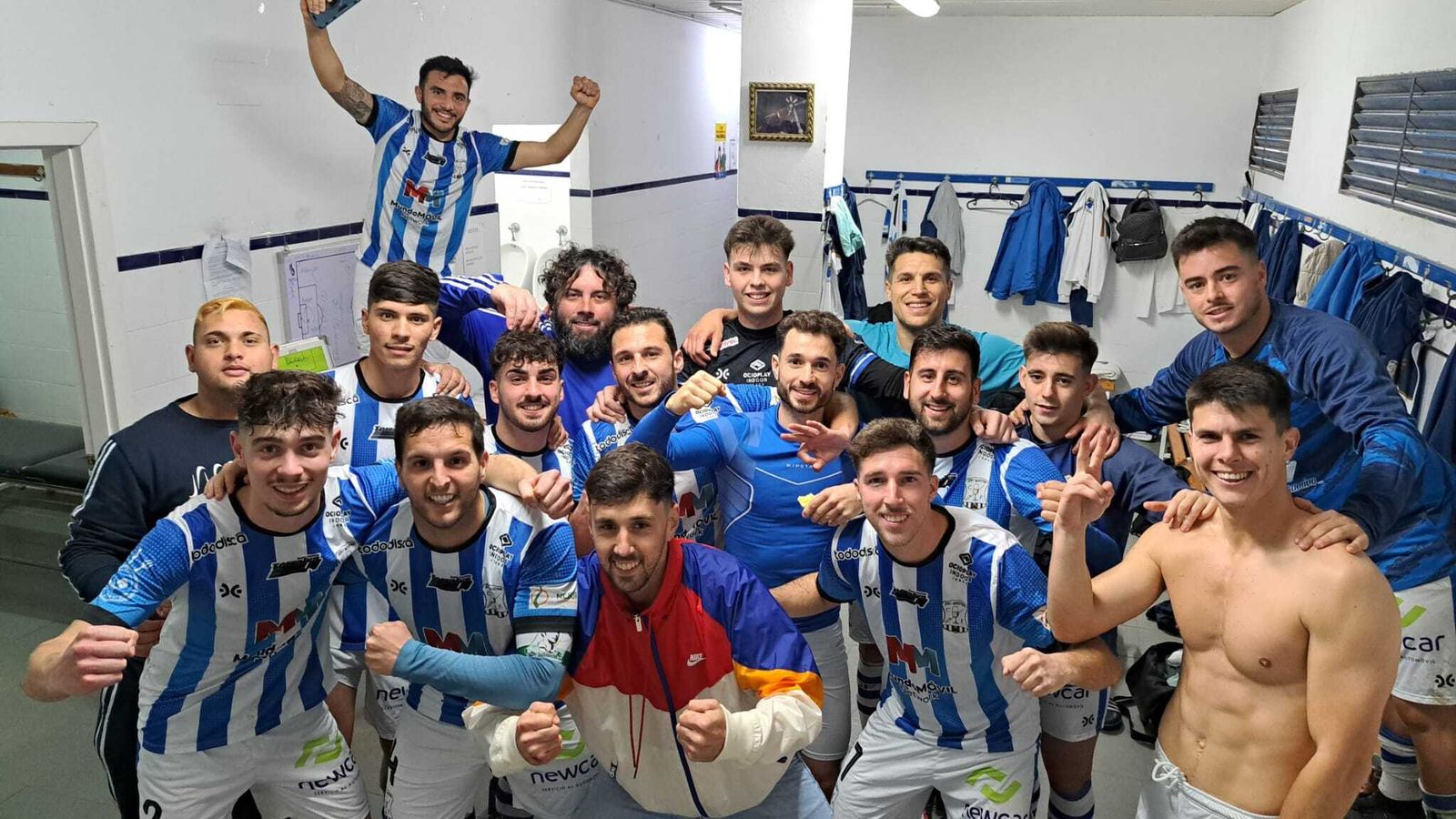 El Jerez Industrial sufrió y al final celebró el triunfo ante el Recreativo Portuense.