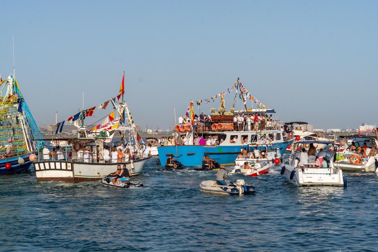 Imágenes de la Solemne Procesión marítima de la Virgen del Carmen en Punta Umbría