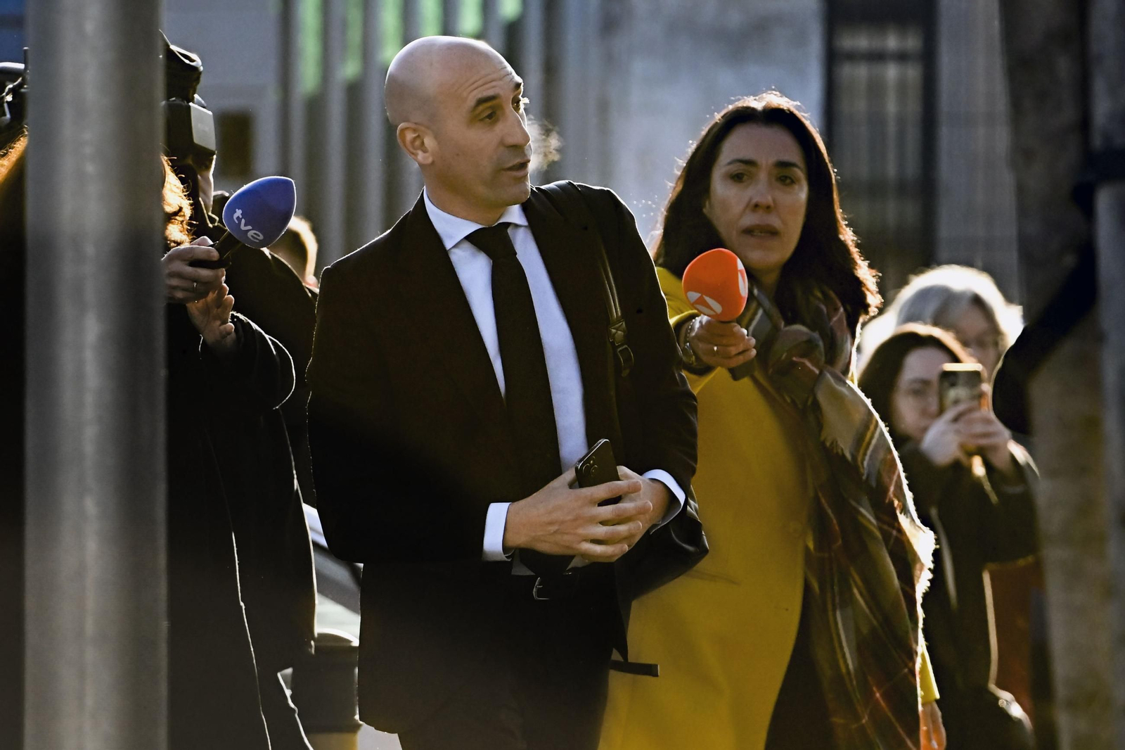 Las fotos del día de la declaración de Rubiales en el juicio