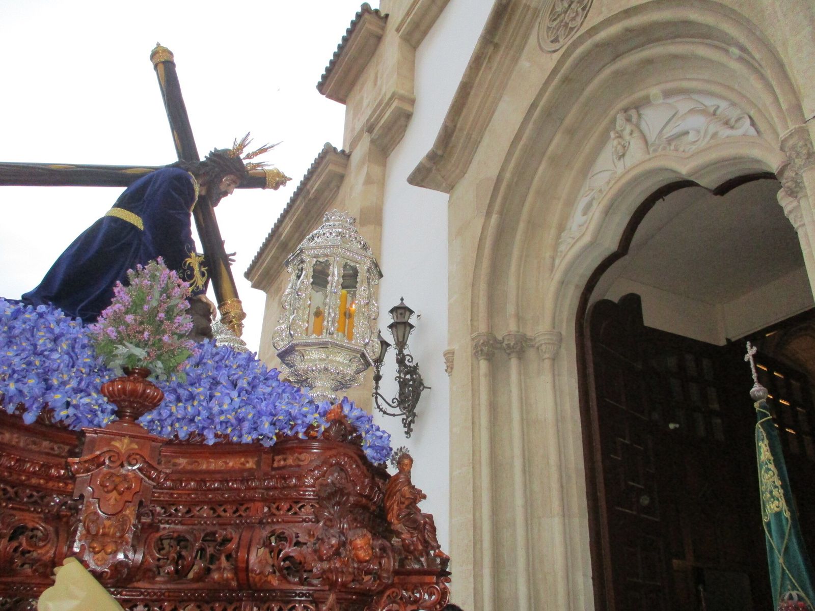 Imágenes de la estación de penitencia de la Hermandad de Pasión de Almería