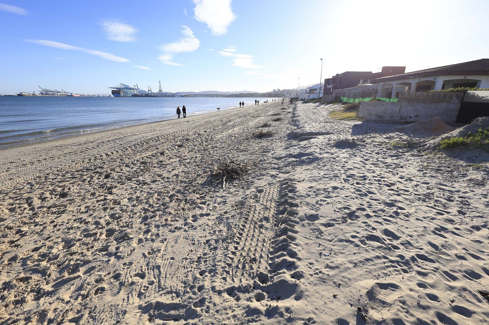 La playa del Rinconcillo de Algeciras tras la borrasca Francis, en imágenes