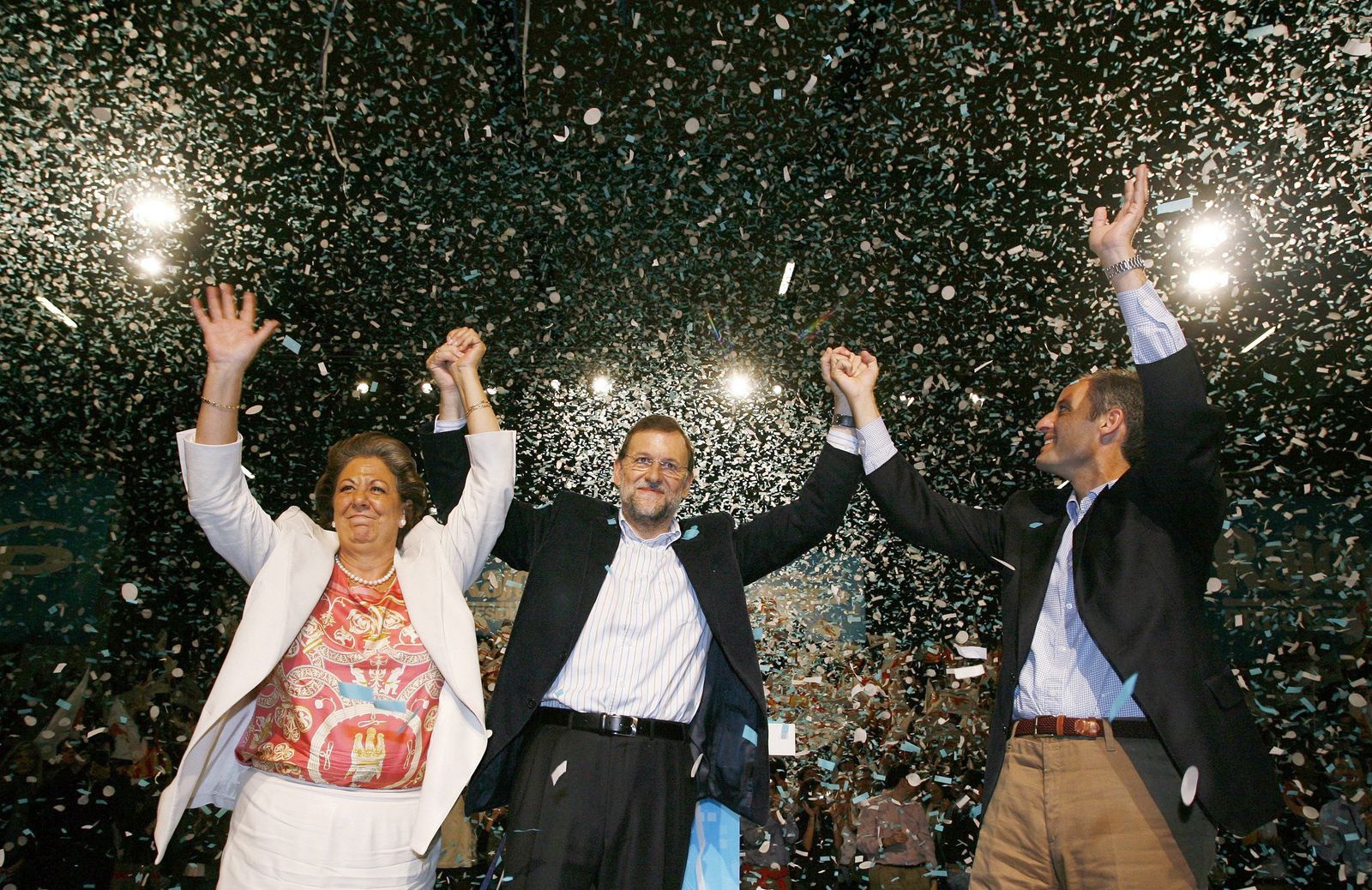 Rita Barberá, Mariano Rajoy y Francisco Camps, durante un acto del Partido Popular en Feria Valencia el 27 de octubre de 2007.