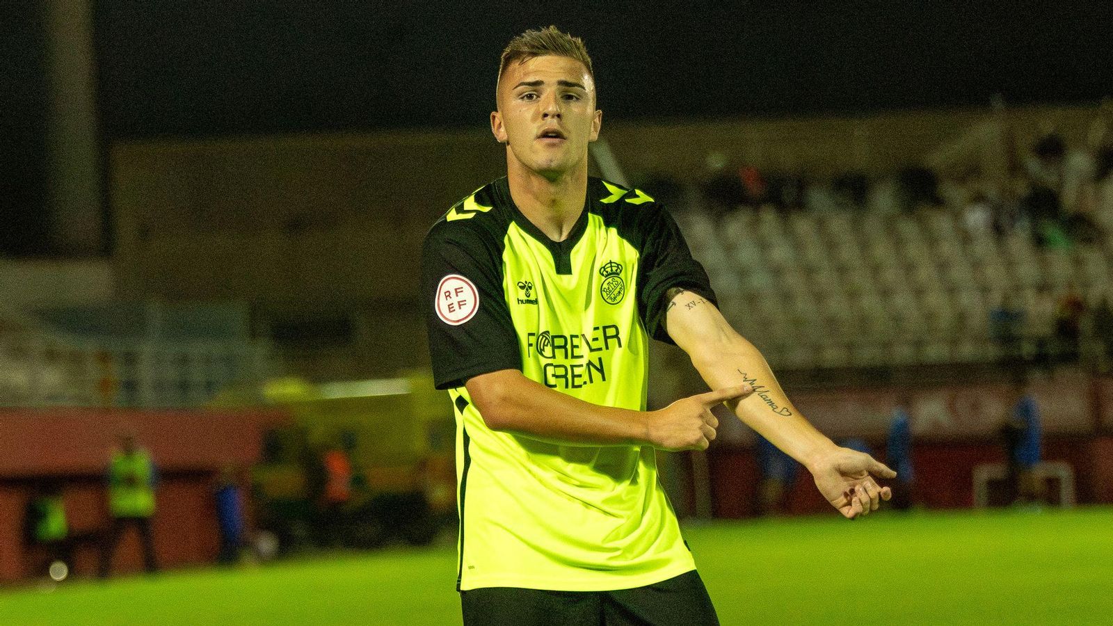 Pablo García celebrando uno de los goles del filial verdiblanco