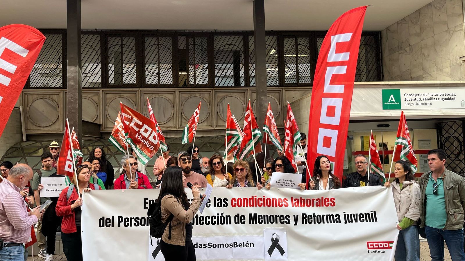 Miembros de CCOO en una movilización.