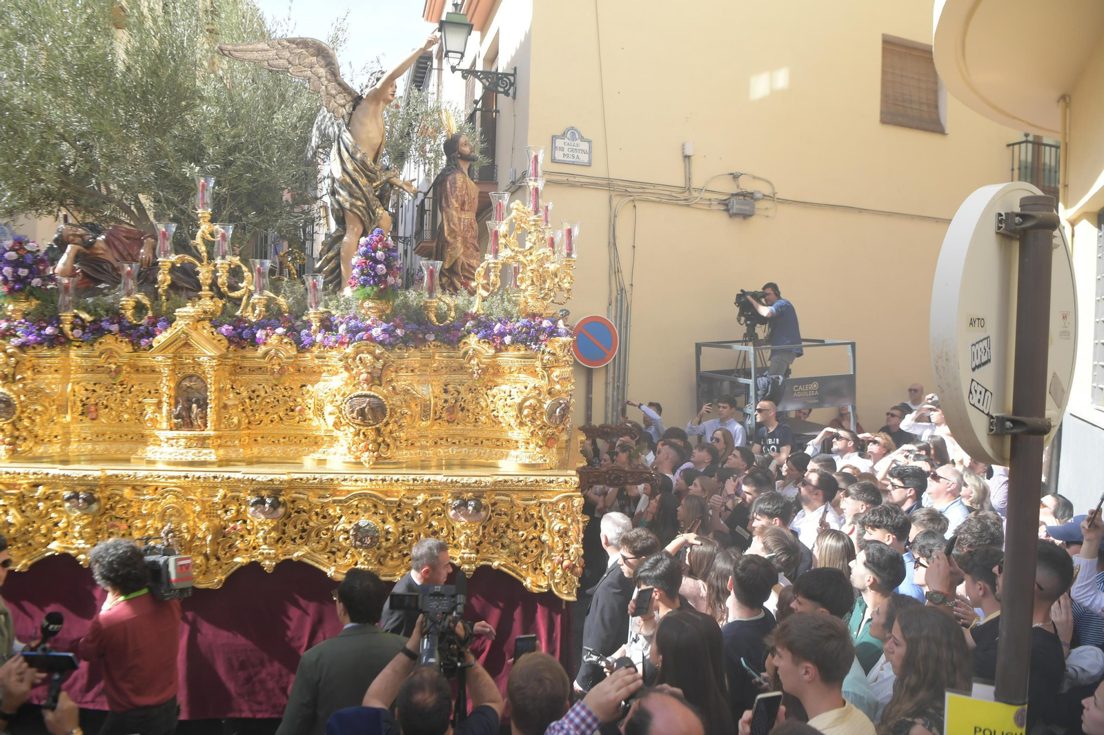 Crónica gráfica del Lunes Santo en Granada