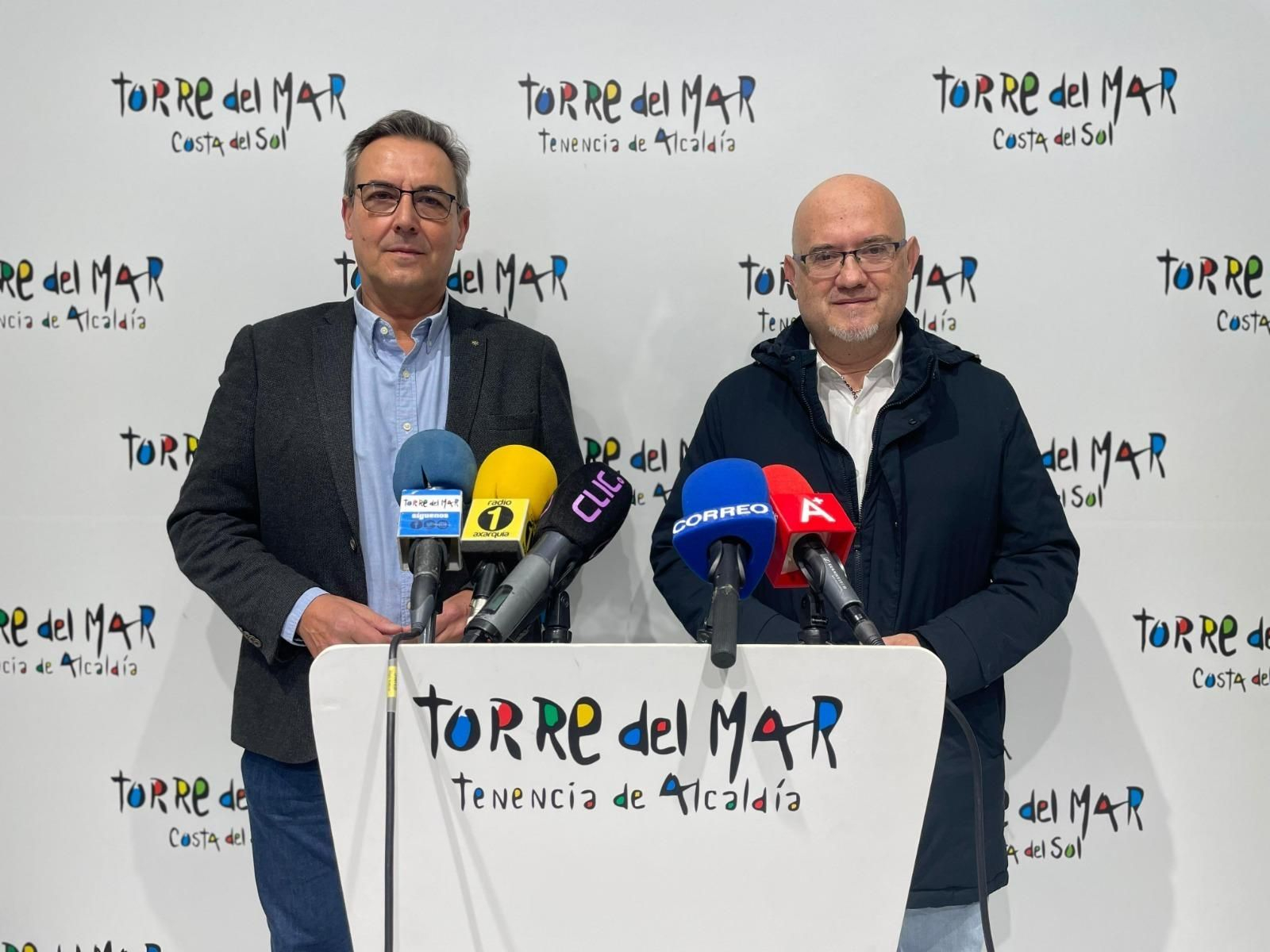 El concejal de Patrimonio, Manuel Gutiérrez, y el primer teniente de alcalde del Ayuntamiento de Vélez-Málaga, Jesús Pérez Atencia