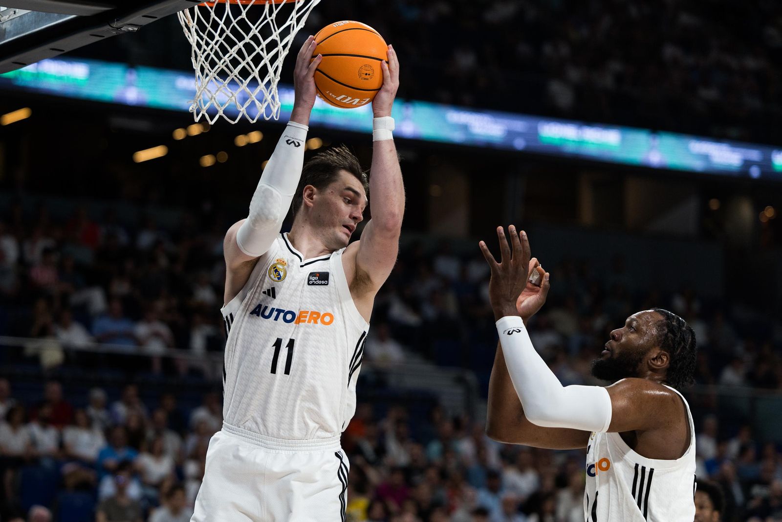 El Real Madrid sufre pero gana al Baskonia (82-76)