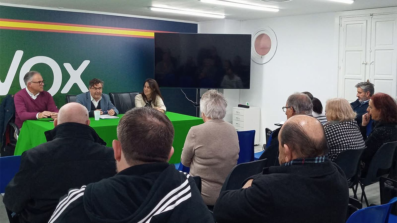 Vox tiene afiliados en Cádiz. Y no son cofrades