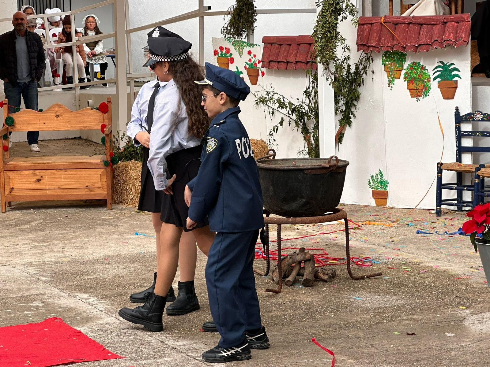 El indulto del pavo: humor y tradición se dan la mano en el teatro navideño de Torrecera