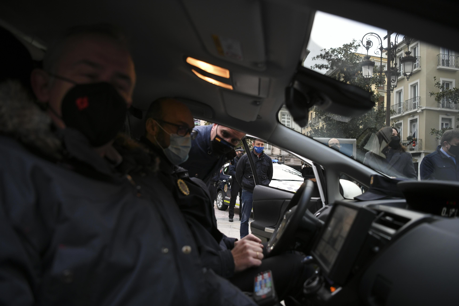 Fotos: los nuevos coches de la Policía Local de Granada, con desfibrilador