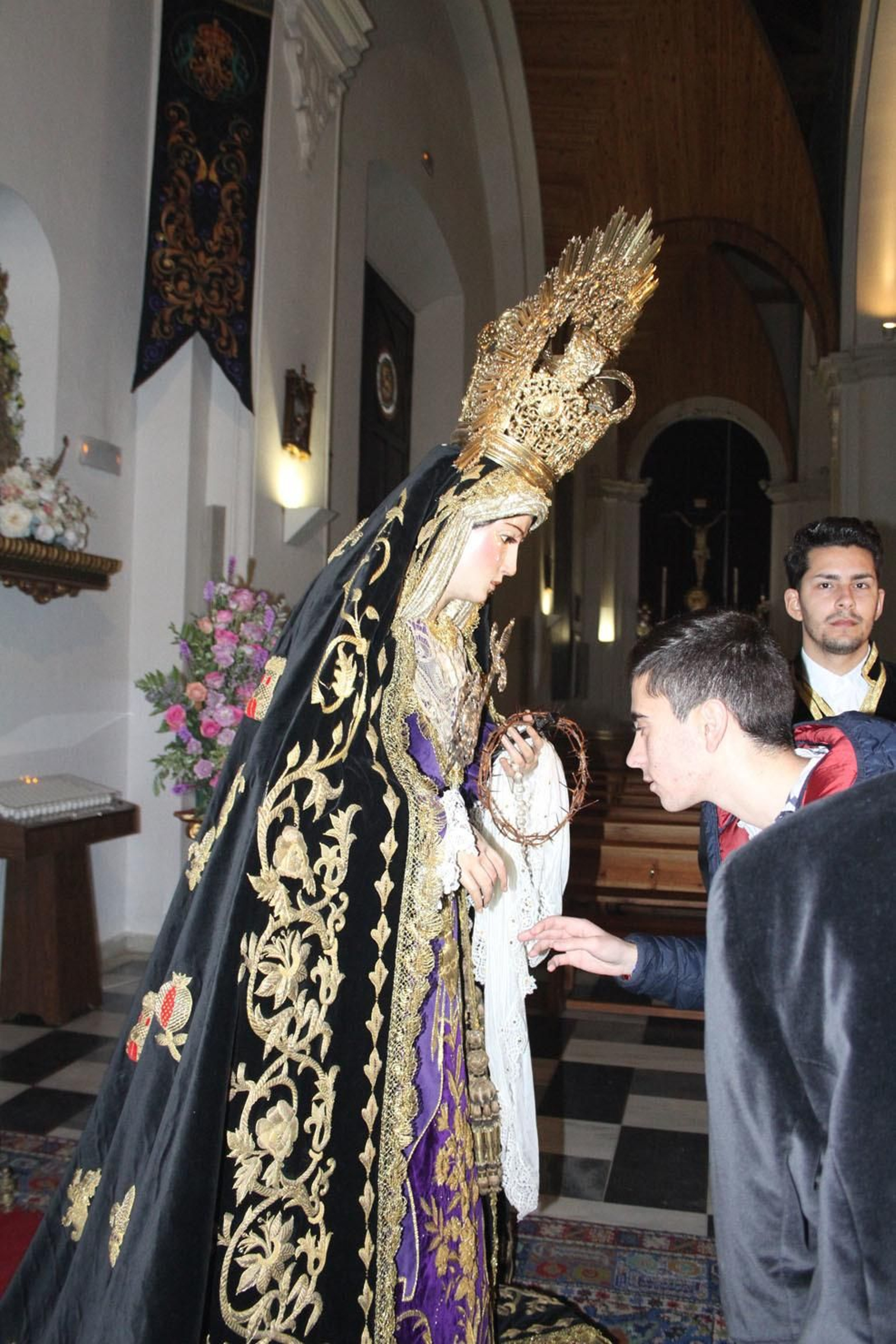 Imágenes del besamanos de La Virgen de la Soledad en la Concepción