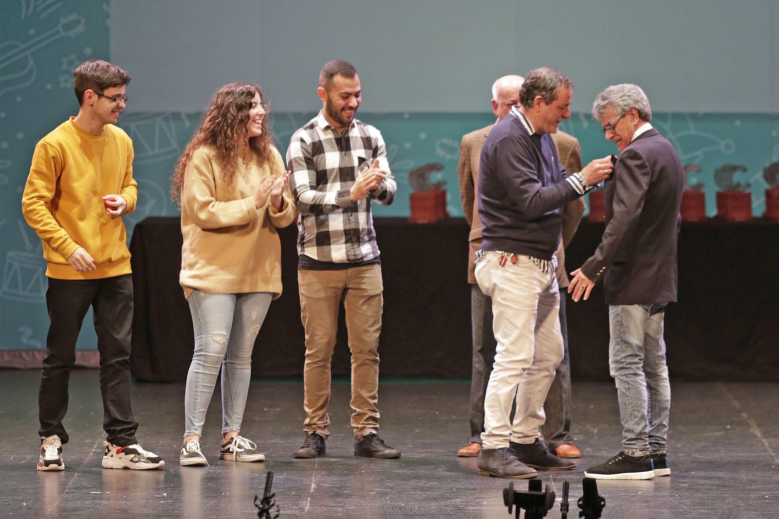 Imágenes de la entrega de los antifaces de oro en el Gran Teatro Falla