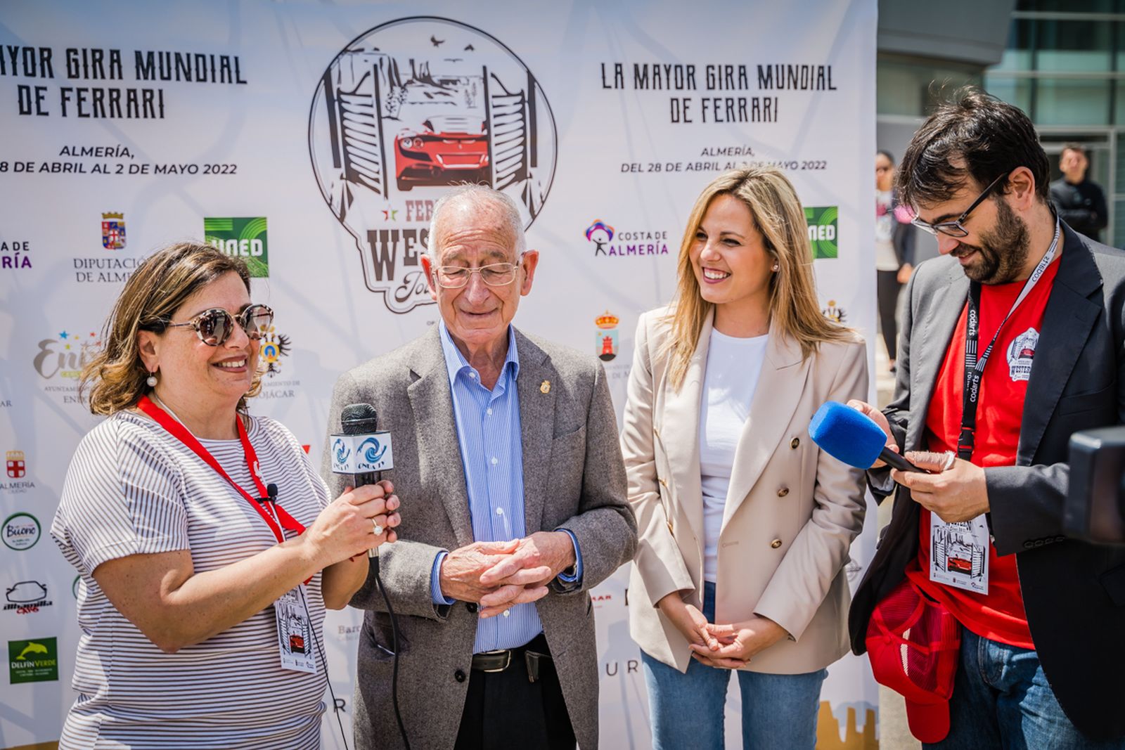 En imágenes: Los Ferrari conquistan Roquetas de Mar