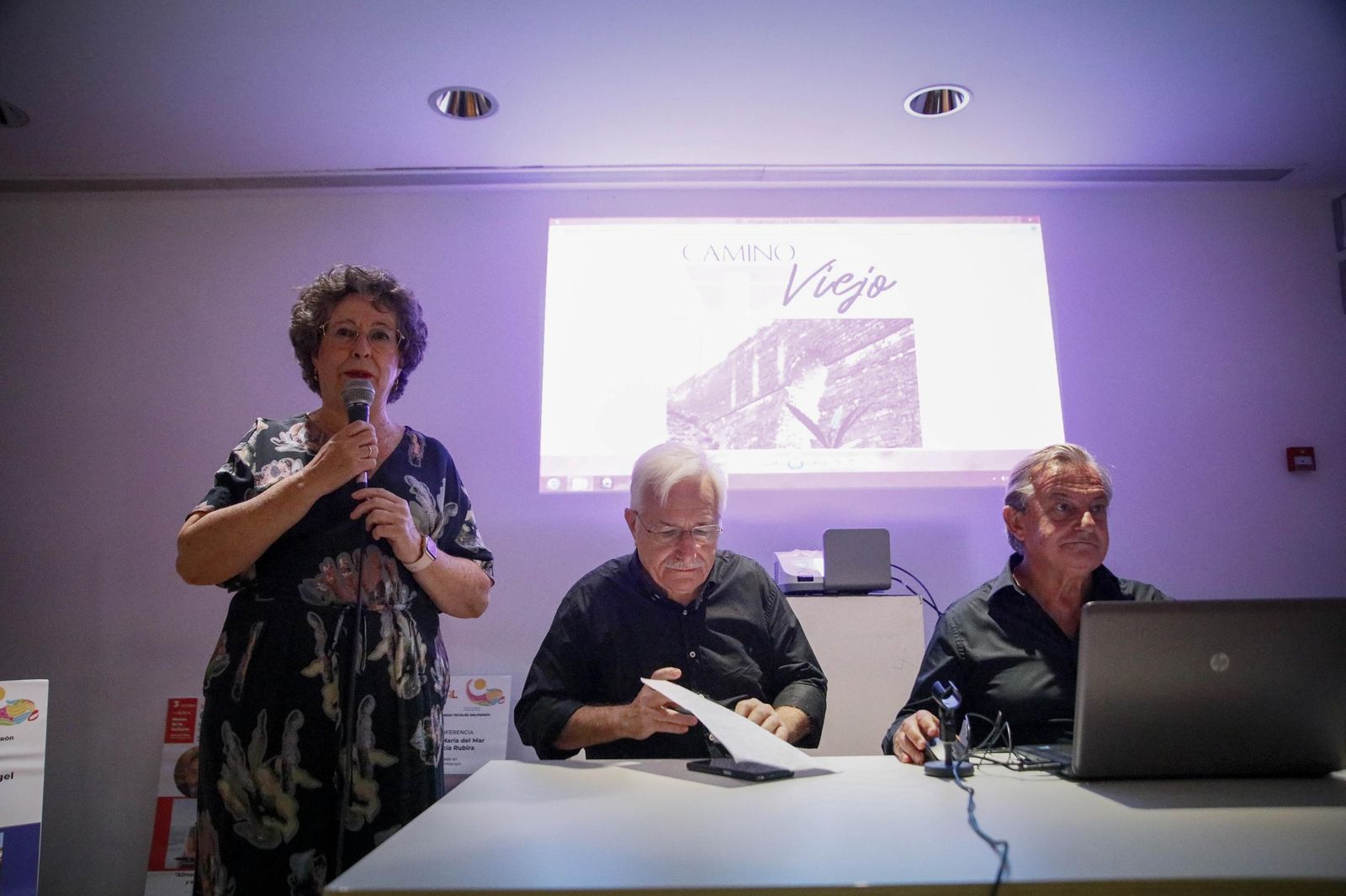 Las imágenes de la conferencia dentro de la "Semana Cultural Puerta Europa" de Ginés Valera en Almería