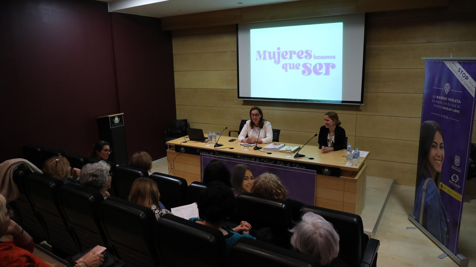 Sesión de formación para el proyecto de los Barrios Violeta.