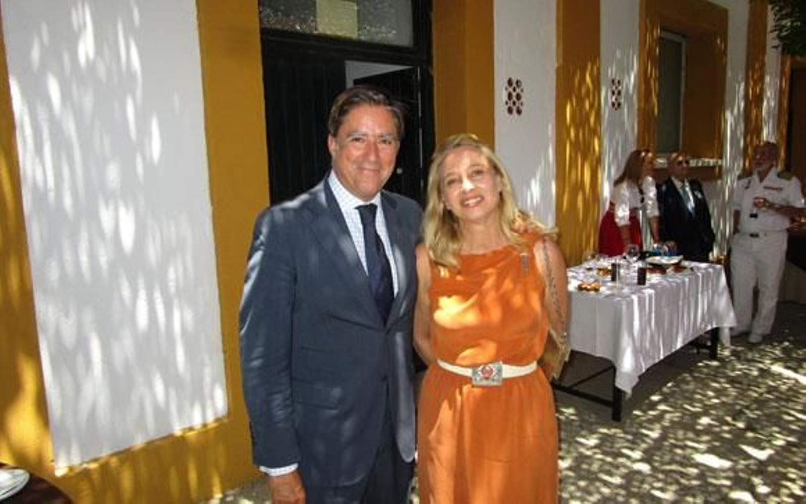Manuel  Estrella y la escritora Almudena de Arteaga.

Foto: Ignacio Casas de Ciria