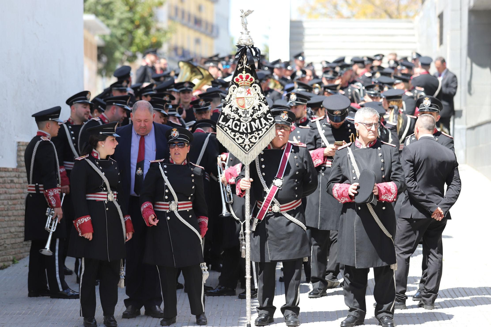 Imágenes del recorrido de la Borriquita  por las calles de Huelva