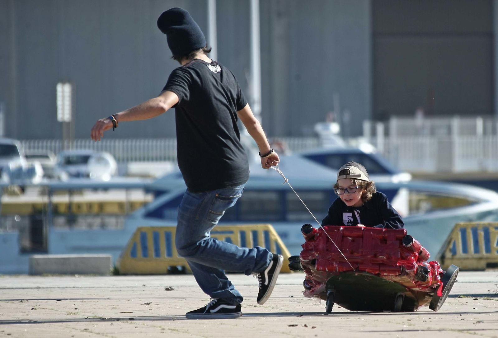 Arrastre de latas en Algeciras