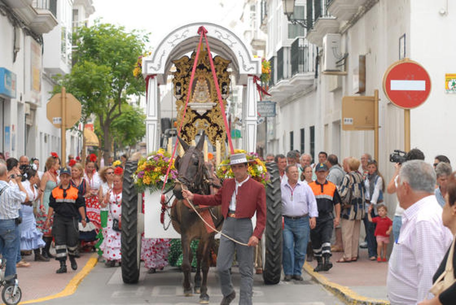 Los rocieros chiclaneros fueron los primeros en salir. /Paco Periñán