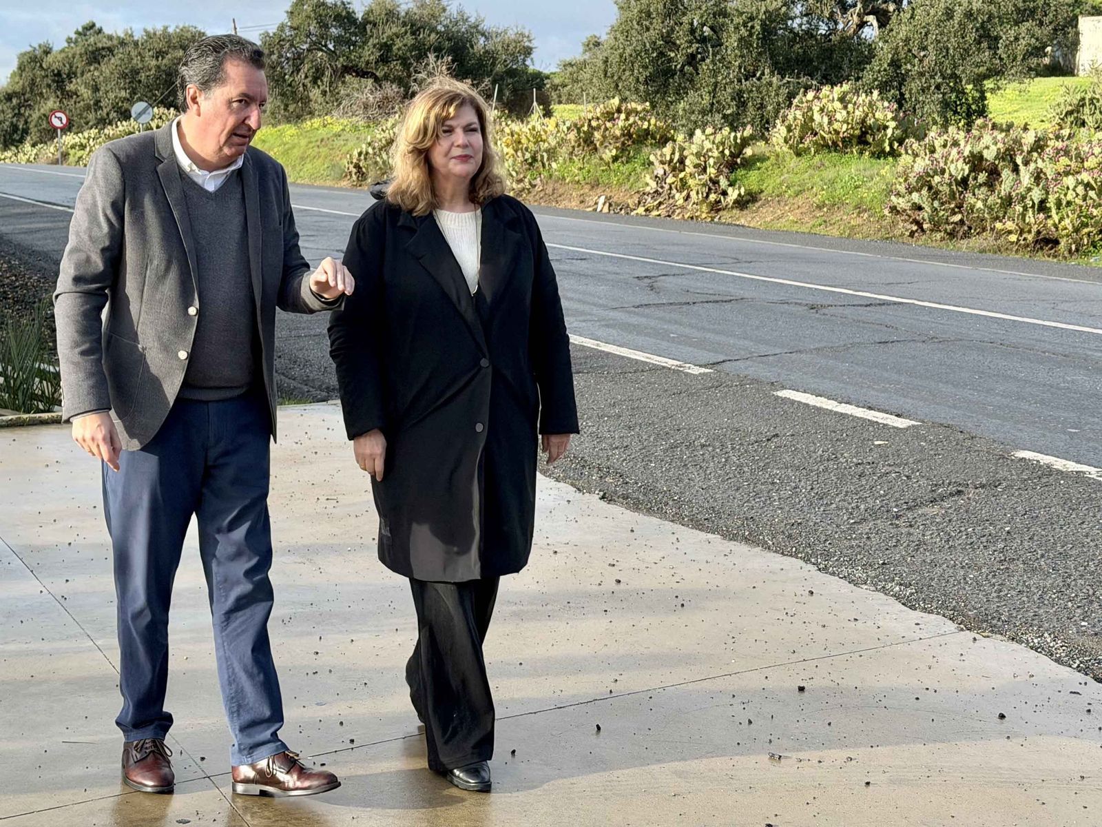 El presidente del PP de Huelva, Manuel Andrés González, recorre un tramo de la N-431