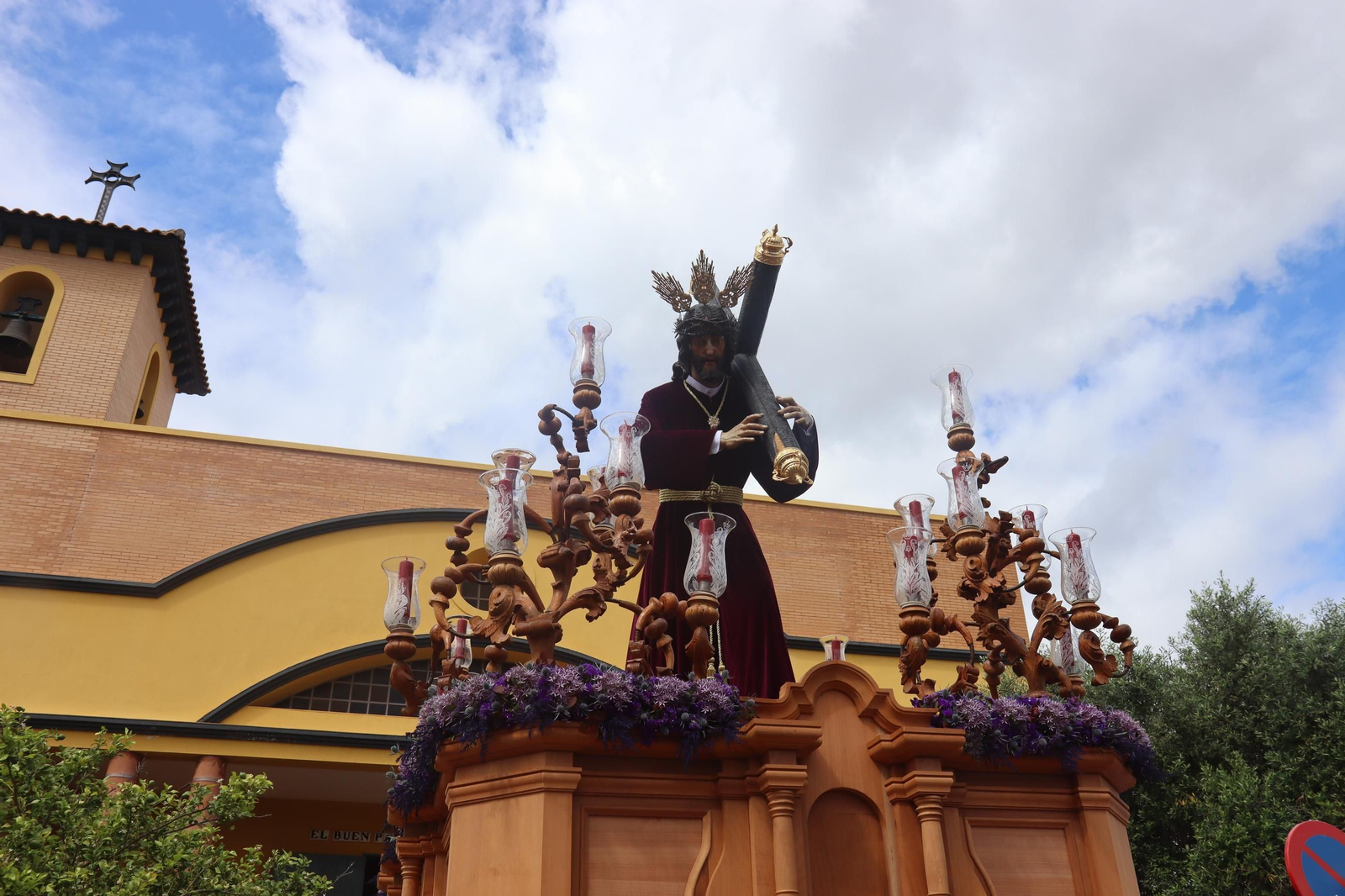 La Hermandad de Padre Pío en la Semana Santa de Sevilla 2025